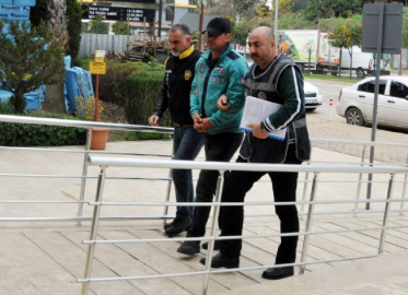 Silahla işyerini bastı, kendi hastanelik oldu