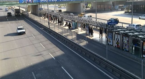 Yeni yılın ilk gününde yollar boş kaldı