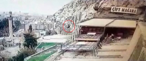 Bu fotoğraftan sonra hayatını kaybetmişti: Düşme anı kemerada