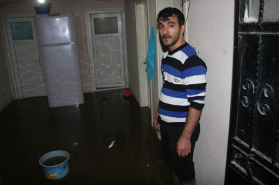 Rögar tıkandı, 4 evi su bastı