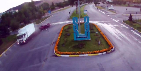 4 ayrı trafik kazası MOBESE kameralarına yansıdı