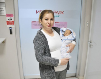 870 gram doğdu hayata tutundu