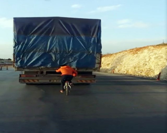 Tehlikeli yolculuklar cep telefonuyla görüntülendi