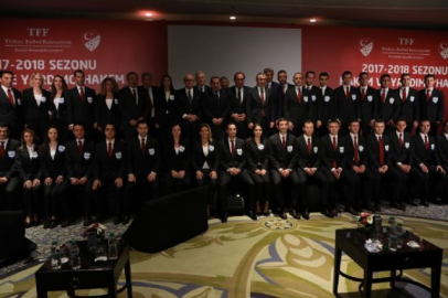 Hakemler kokartlarını teslim aldı