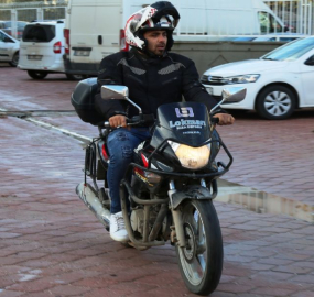 Piyango talihlisi olduğu iddia edilen kurye, işyerinde çöp boşaltırken kameralara takıldı