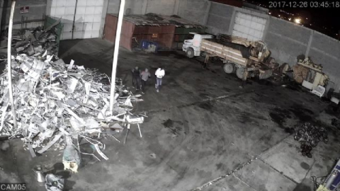 Hırsızlar önce güvenlik kamerasına, ardından polise yakalandı