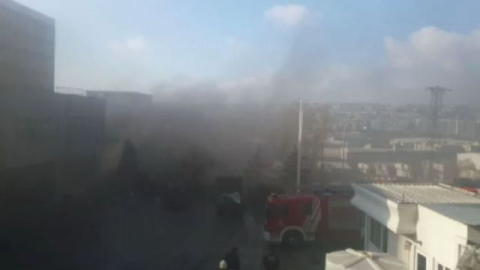 Avcılar'da E-5'i dumana boğan fabrika yangını