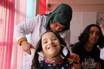 Özel öğrencilerin saç bakımı sevinci