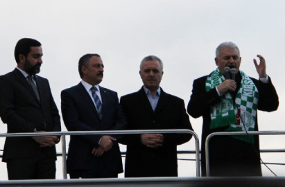 Başbakan Yıldırım'a Kırşehir'de coşkulu karşılama