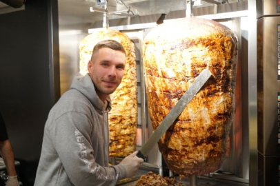 Lukas Podolski dönerci açtı