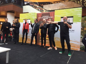 Cem Yılmaz'ın 'Arif V 216'sına İzmir'de büyük gala