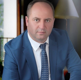 Tacizden tutuklanan belediye başkanı için 25 yıl hapis istemi