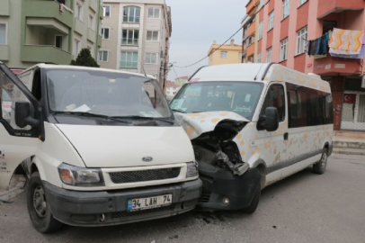 İstanbul'da iki minibüs çarpıştı: 6 yaralı
