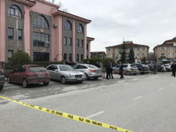 Adalet Sarayı önünde silahlı çatışma: 4 yaralı