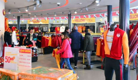 Galatasaray taraftarlarından 'Yellow Friday' çılgınlığı