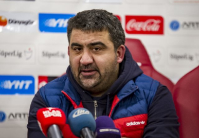 Ümit Özat: 'Bugün itibariyle lig yeniden başlıyor