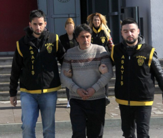 Eşiyle bir olup, 10 yıl çalıştığı tatlıcıdan fıstık çaldı