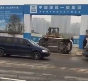 İnşaat sahasının girişine çekilen aracın hazin sonu