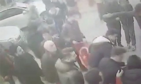 İstanbul'da silahlı saldırı: Mehmetçik'e destek için yürüyorlardı