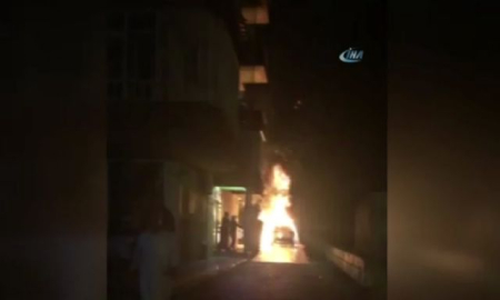 Yanan otomobilin patlama anı kamerada