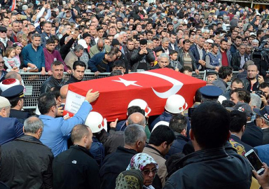 Askerimizi sivil kıyafetli teröristler şehit etti!