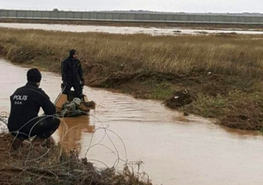 Sele kapılan 2 asker şehit oldu