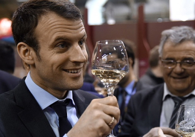 Macron: Şaraba laf söyletmem, günde iki kez içiyorum