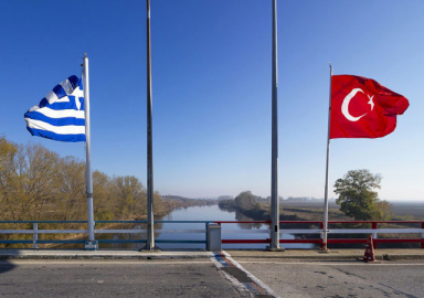 Türkiye sınırına geçen 2 Yunan askeri tutuklandı