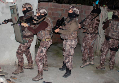Adana'da DAEŞ operasyonu: 13 gözaltı