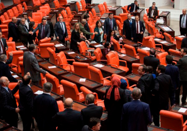 HDP TBMM'de teröristleri korudu