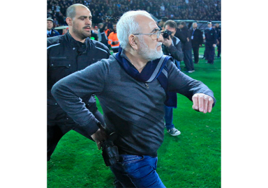 Yunanistan'da futbol maçları askıya alındı