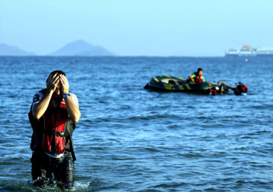 Ege'de göçmen teknesi battı