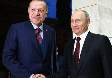 Erdoğan, Putin’i tebrik etti