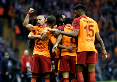 Galatasaray evinde Trabzonspor'u yendi! 2-1
