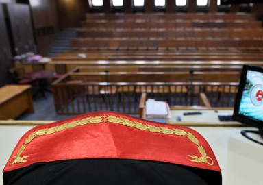 Ankara'da 4 FETÖ'cü duruşma salonundan kaçtı