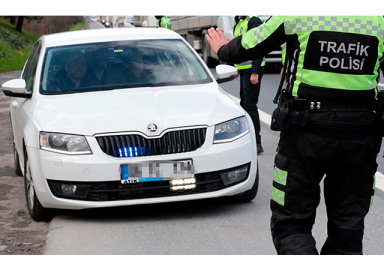 İstanbul Valiliği'nden 'çakar' uyarısı