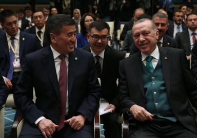 Erdoğan'dan Kırgız Lidere FETÖ uyarısı