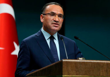 Bekir Bozdağ: Seçim öncesinde üç bakanın istifa etmesine gerek yok