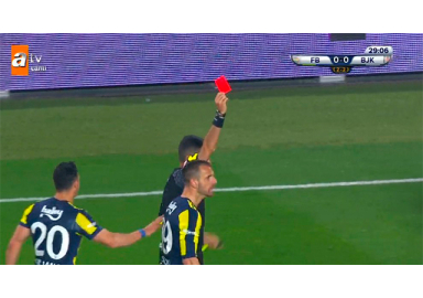 Fenerbahçe-Beşiktaş derbisi durdu! Maç tatil edildi