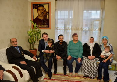 Berat Albayrak'tan şehit ailesine ziyaret