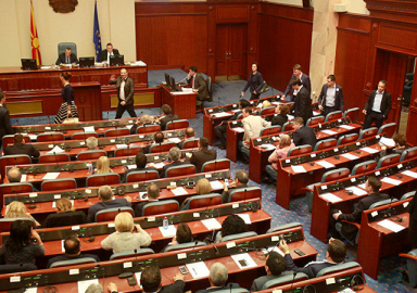 Makedonya ismi resmen değişti