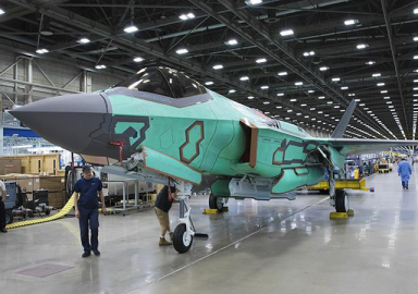 İlk F-35 Türkiye'ye törenle teslim edildi!