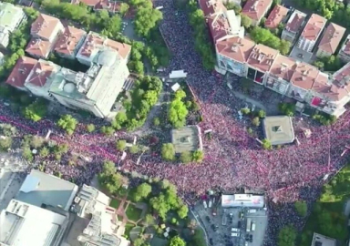 Muharrem İnce'nin seçim öncesi son mitinginde 'TRT dışarı' sloganı atıldı