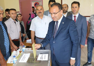 Başbakan Yardımcısı Bozdağ: Seçim sonuçları Kılıçdaroğlu'nun kimyasını bozdu