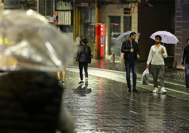 Meteorolojiden kritik uyarı: Sağanak yağış bugün de devam edecek