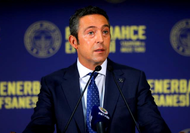 Ali Koç ihaneti açıkladı! Fenerbahçe'nin soyunma odasına halı serip...