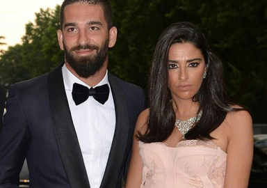 Aslıhan Doğan Turan: Özlem'e sorun, kitabı ne zaman çıkıyormuş?