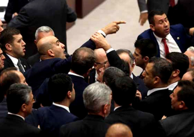 CHP ve MHP'li vekiller birbirine girdi