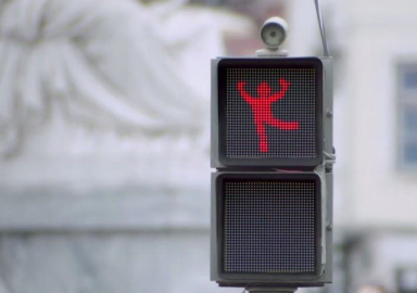 Kırmızıda geçen yayaya 108 lira ceza!