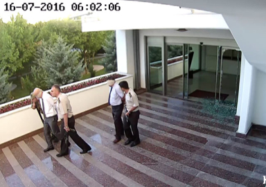 Görüntüler ortaya çıktı! Turgut Aslan'ı FETÖ üyeleri böyle infaza götürdü...